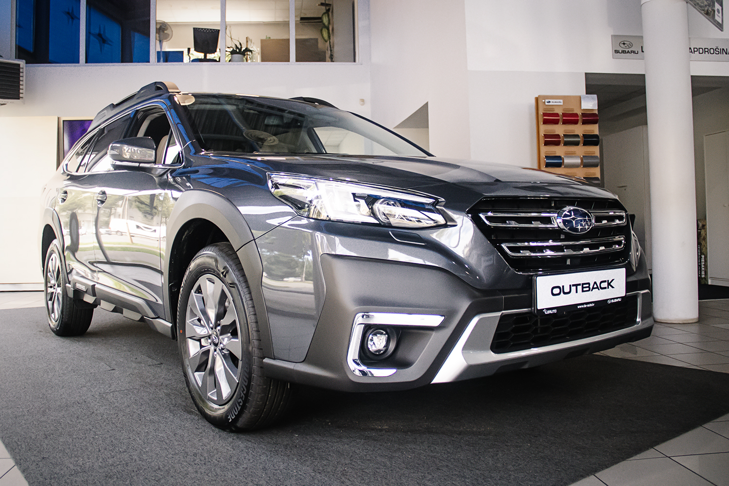 SUBARU OUTBACK IVORY Trail